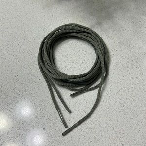 On Cloud Laces in Green